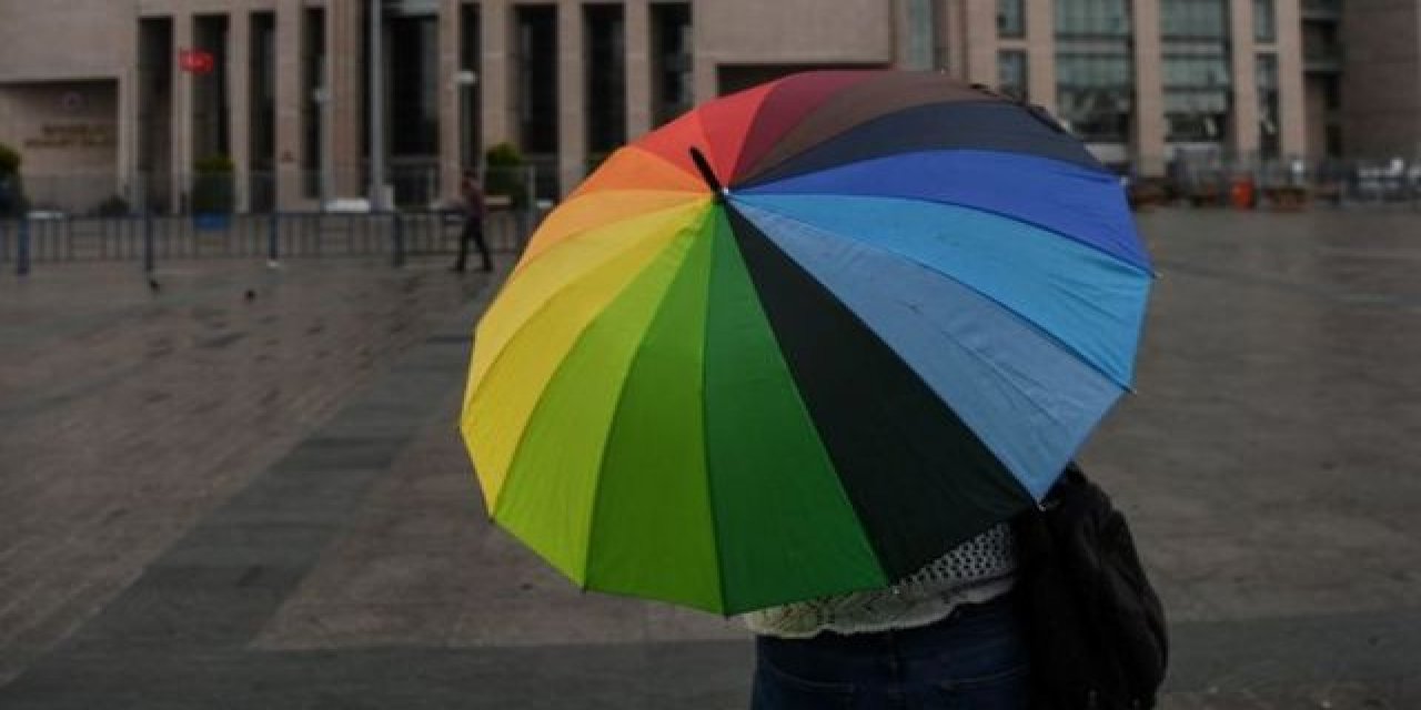 Ticaret Bakanlığı'ndan dikkat çeken karar! LGBT ve gökkuşağı temalı ürünlere +18 uyarısı...