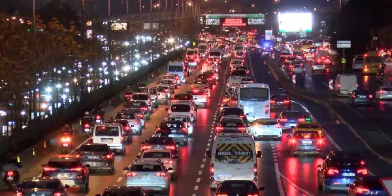 İstanbul'da trafik yoğunluğu: Yüzde 90'a ulaştı