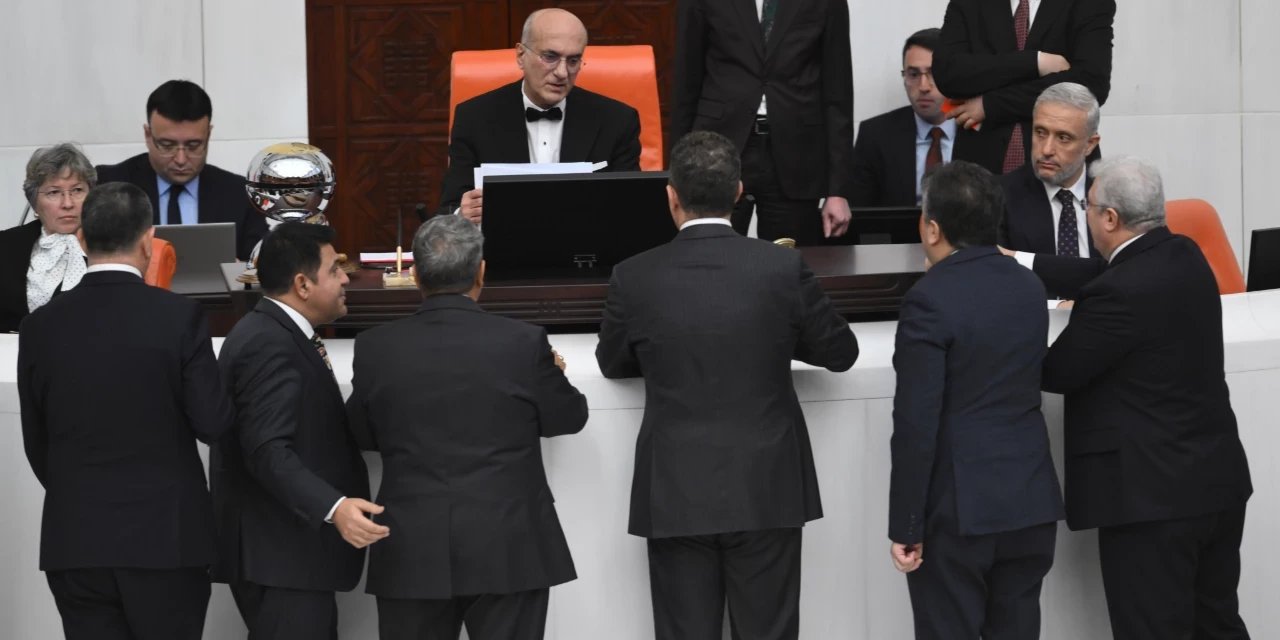 Yoklama krizi: Bakın biz buradayız, AKP milletvekilleri yok