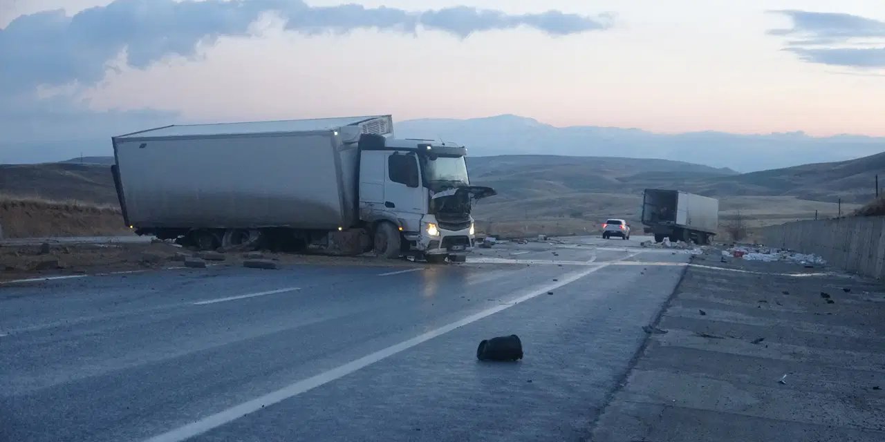 Van'da 6 araçlı zincirleme kaza: Yaralılar var!