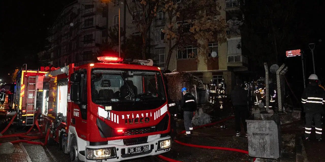 Ankara'da hurdalıkta çıkan yangın apartmana sıçradı: Yaralılar var!