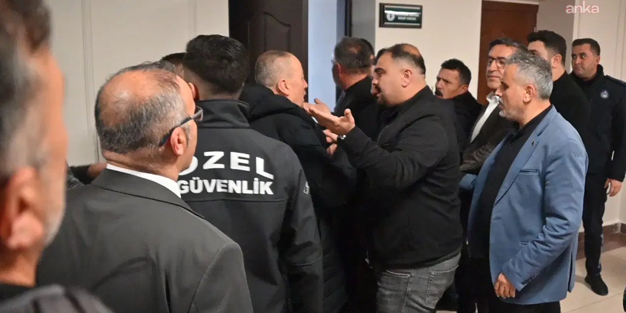Yozgat Belediyesi Meclis toplantısında AKP ve YRP’li üyeler arasında arbede!