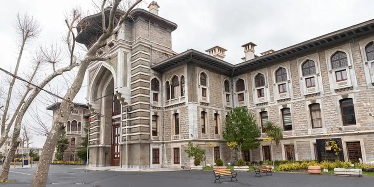 'Taciz listesi' skandalı sonrası... İstanbul Erkek Lisesi'nin müdürü görevden alındı