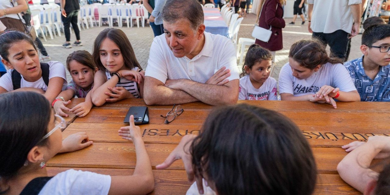 İzmir Büyükşehir öğrencinin yanında