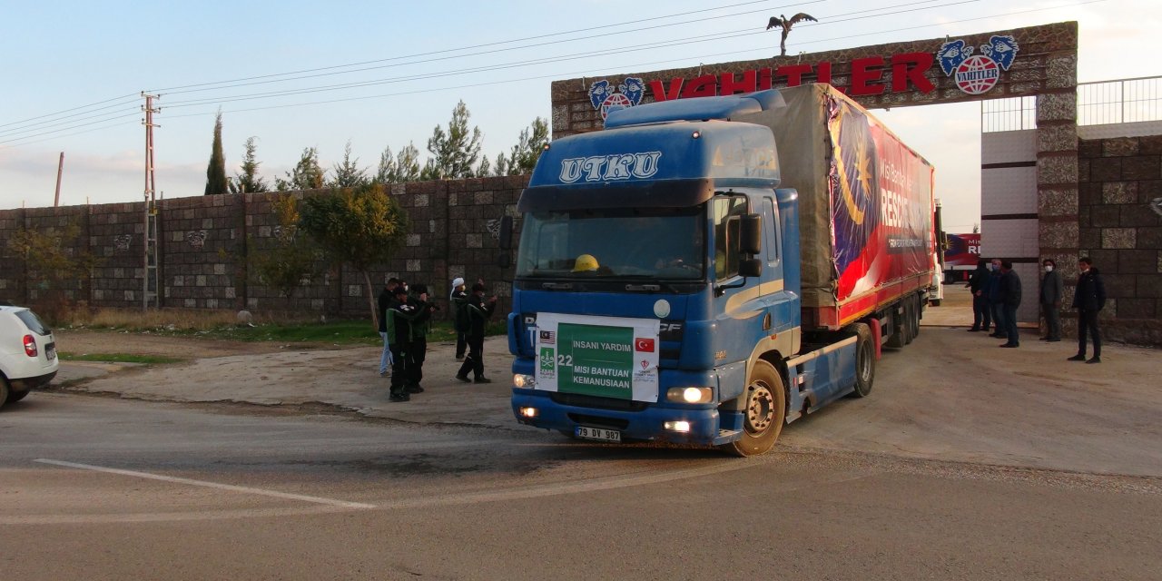 Kilis'ten Suriye’ye 30 TIR yardım gönderildi