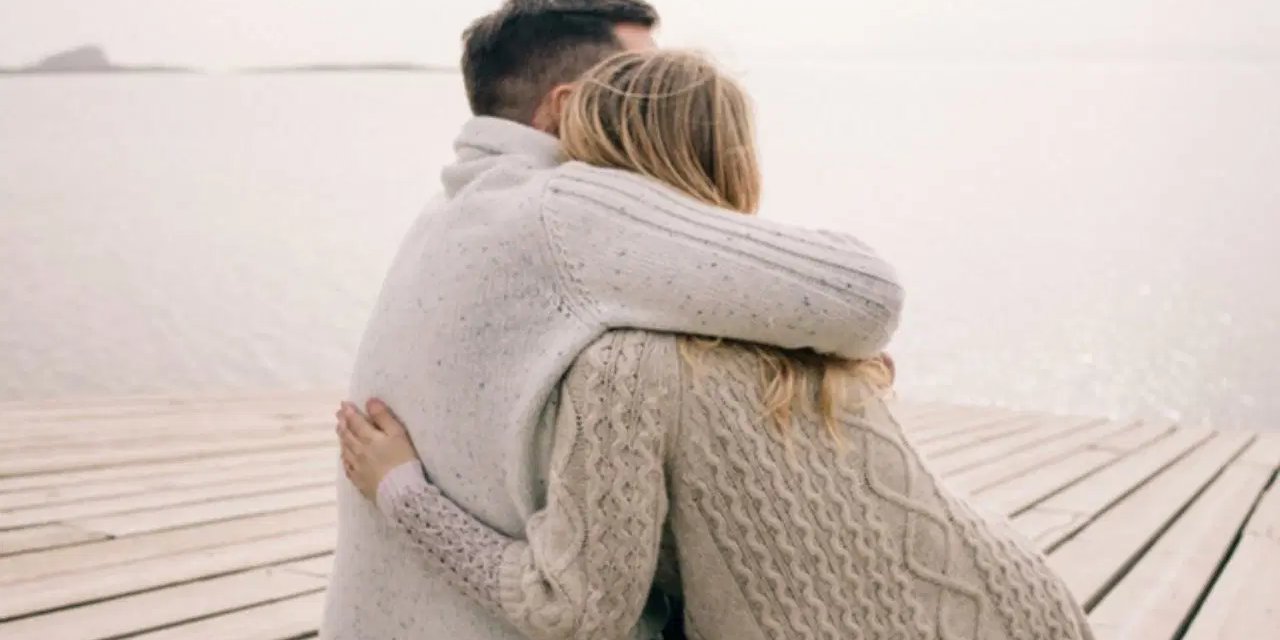 Bilim açıkladı: Sıcak bir sarılma neden bu kadar iyi hissettiriyor?