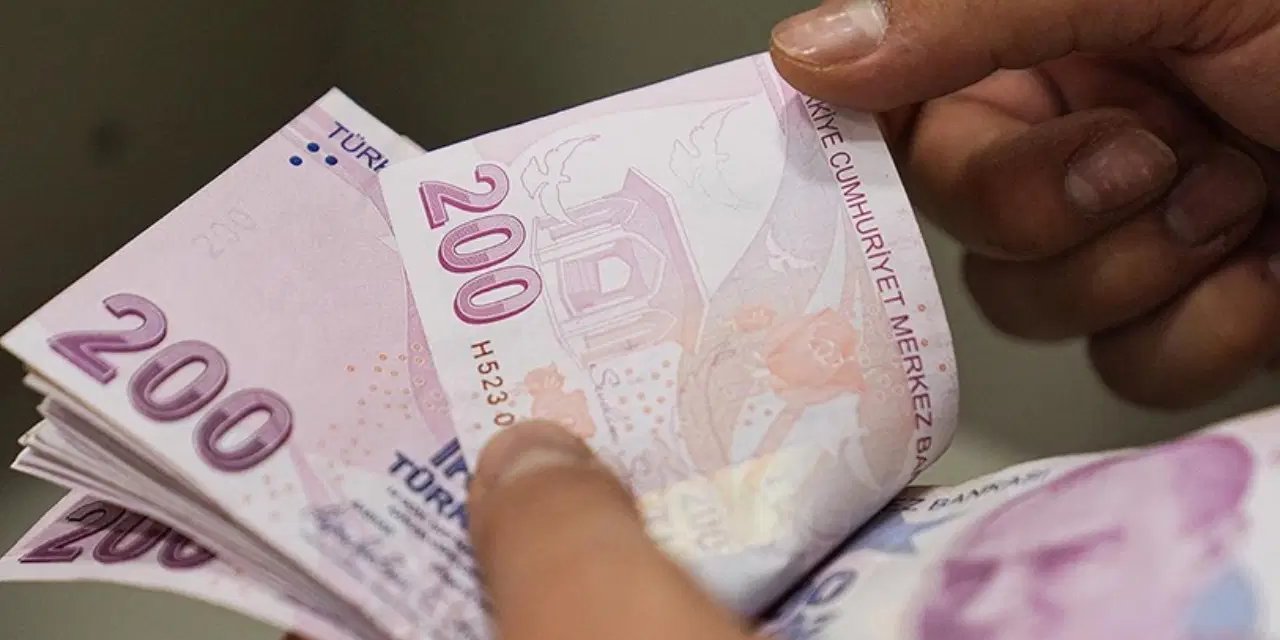 Türkiye 'asgari ücretliler' ülkesi oldu: Çalışanların yarısı en düşük maaşa mahkûm!