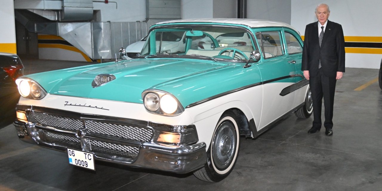 MHP lideri Devlet Bahçeli 1958 model aracını MHP MYK üyesi Gürkan Teoman’a hediye etti