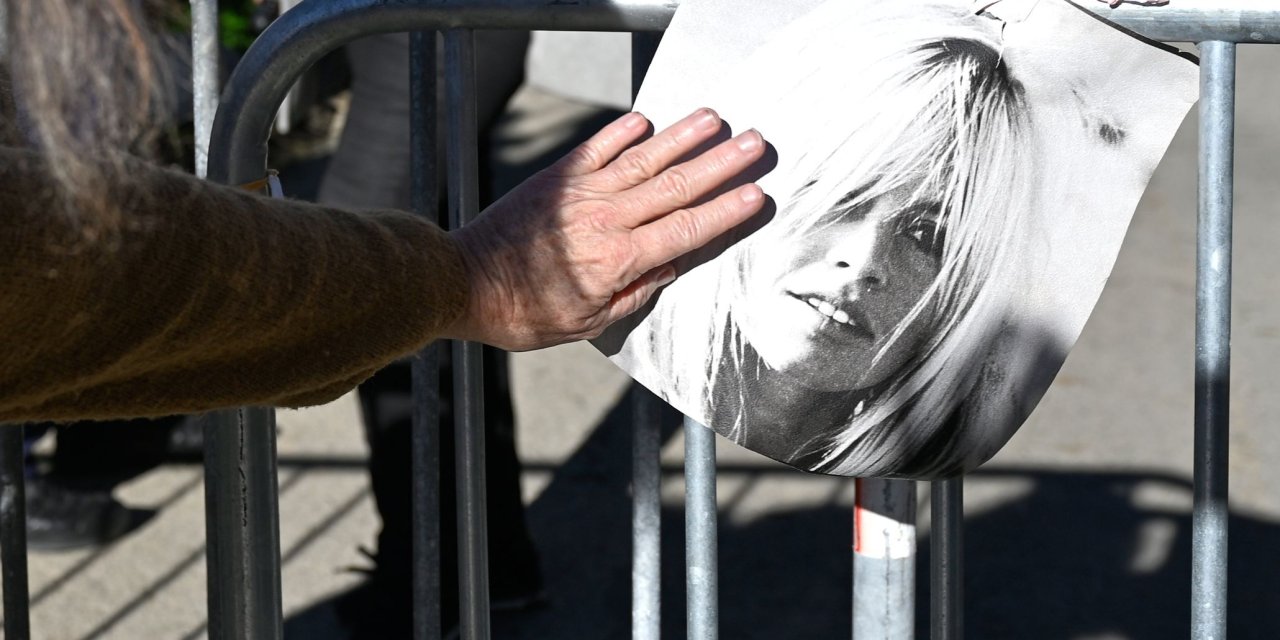 Ertuğrul Özkök: Bu Çarşamba o mezarlıkta hangi parça çalınacak?