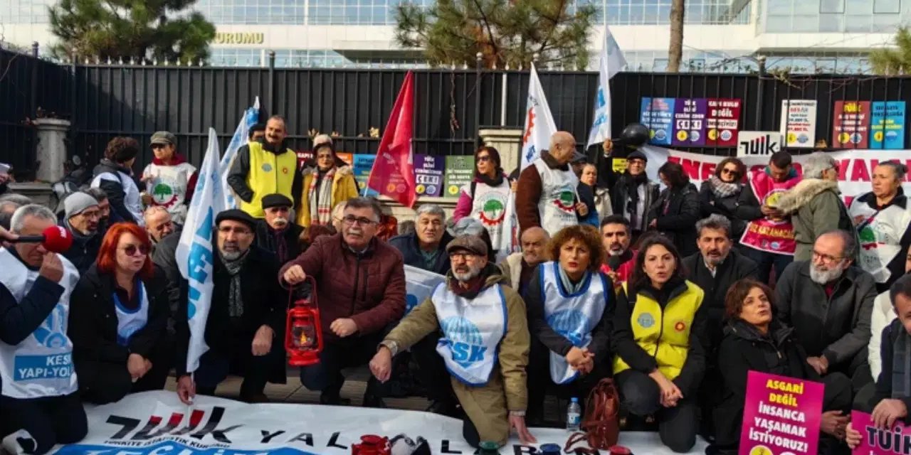 Memurdan enflasyon ve maaş artışına protesto: ‘Emekçiye karanlık yarattınız’