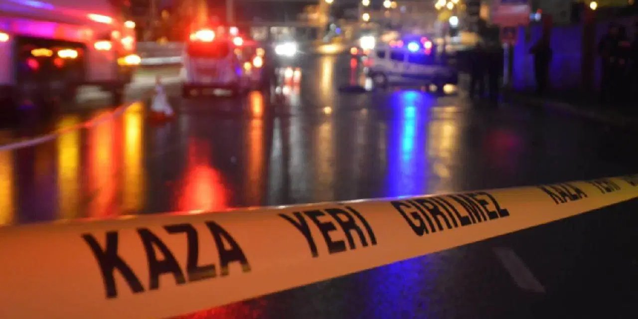 Hafif ticari araç ile işçi servisi çarpıştı: Ölü ve yaralılar var!