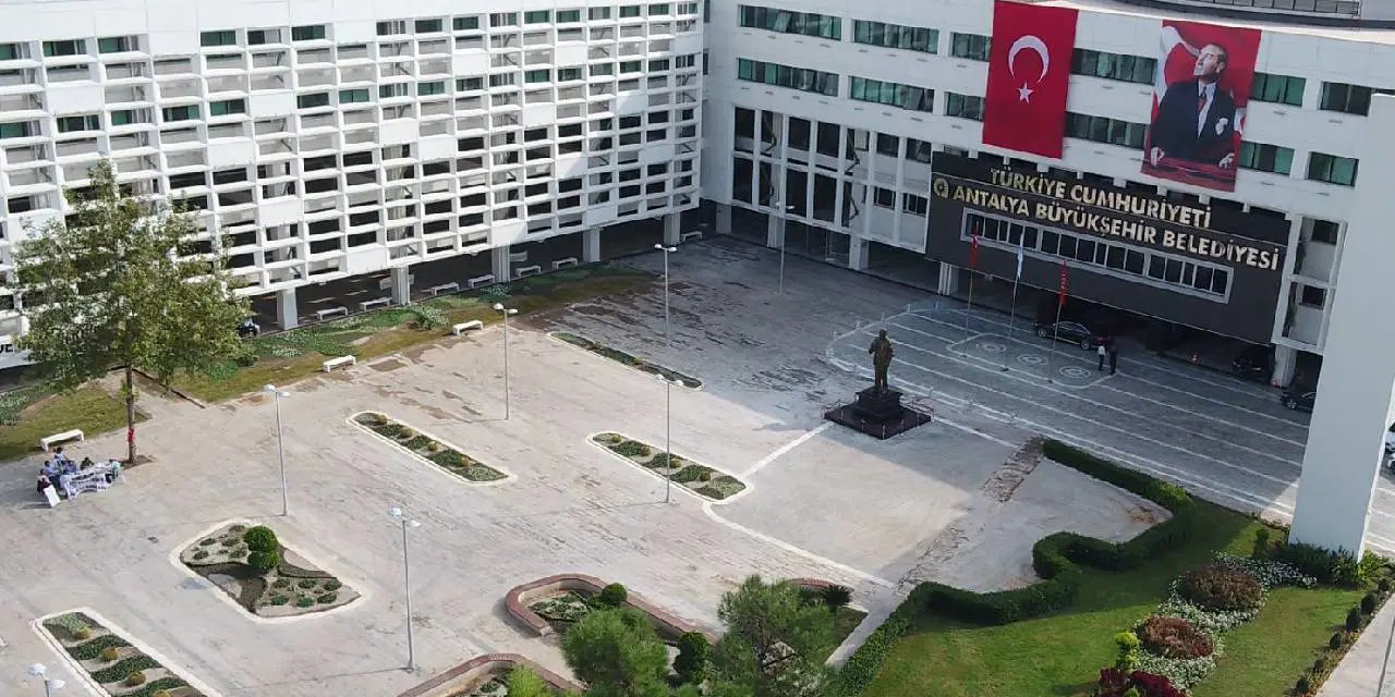 Antalya Büyükşehir Belediyesi'ne operasyon: Çok sayıda gözaltı var!