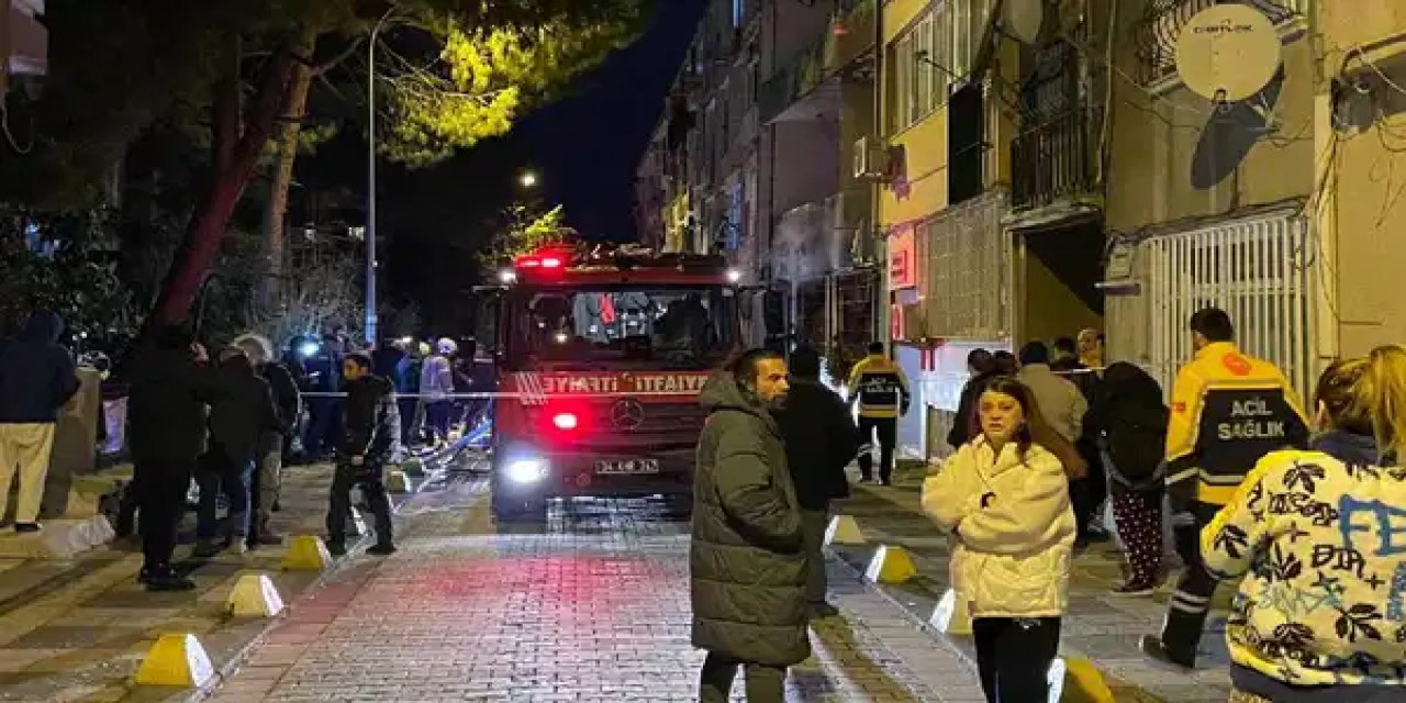 Kadıköy'de 4 katlı binada korkutan yangın: 1'i ağır 8 yaralı!