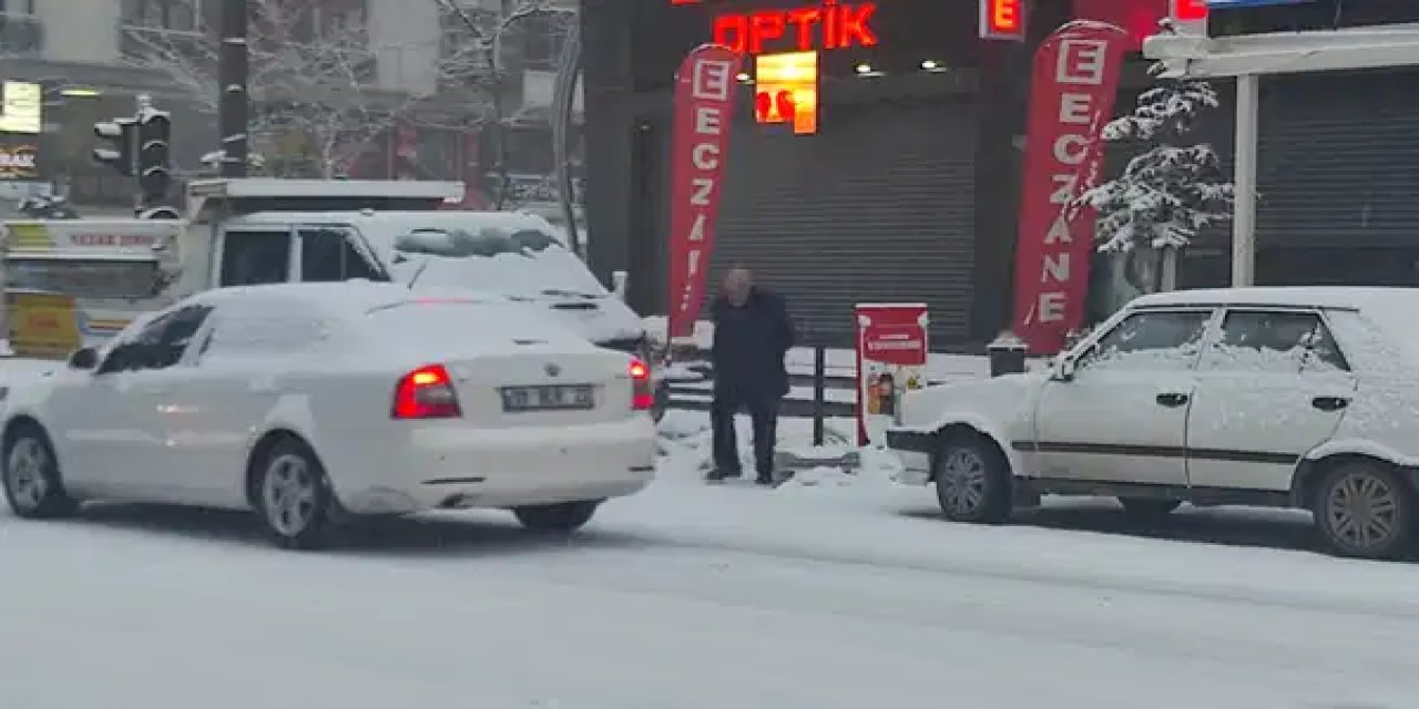 Van'da beyaz esaret: 296 yerleşim yeri ulaşıma kapandı