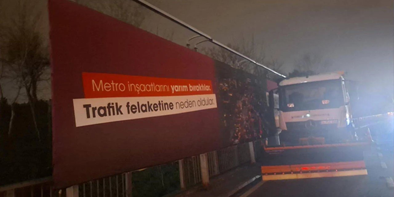 Hedefteki reklam panolarında AKP var: Soylu dahil diğer AKP'lilerden destek geldi