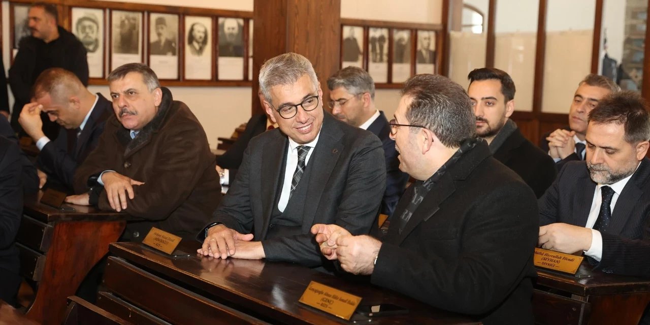 'Ağır hasarlı' diye kapatmışlardı: Sağlık Bakanı'nı götürdüler