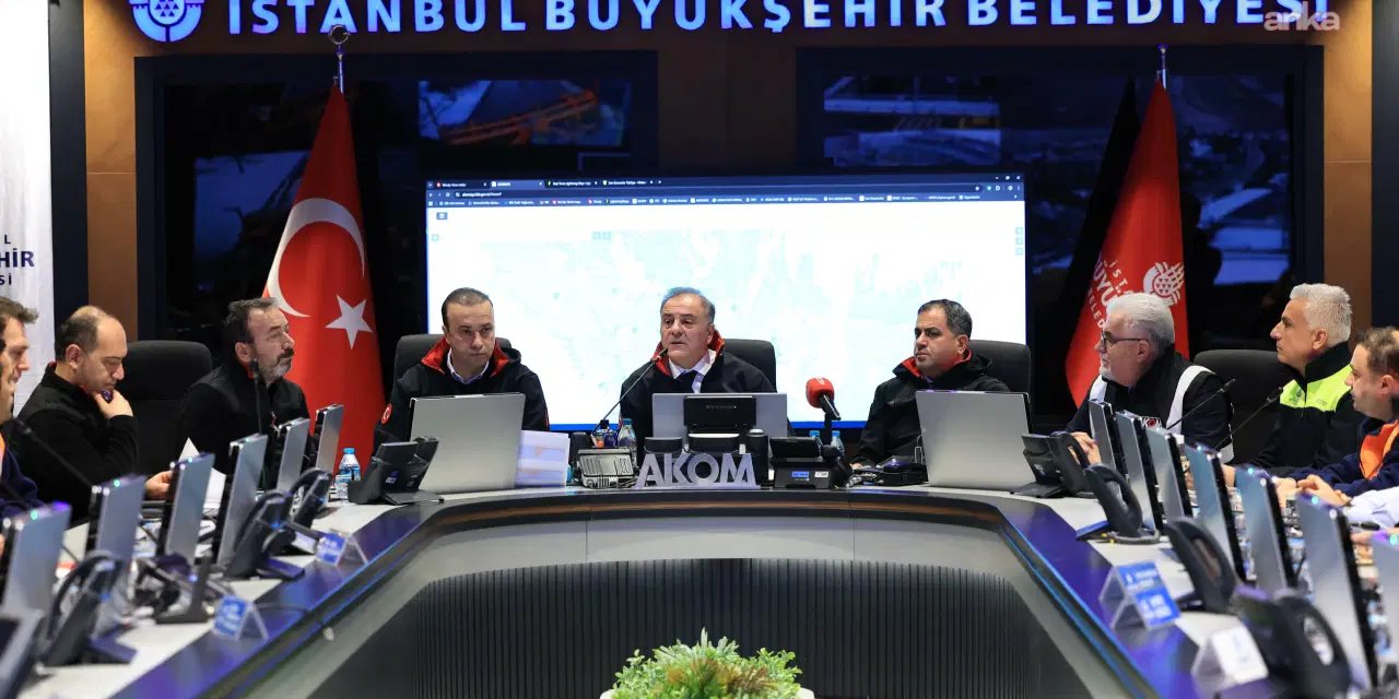 İBB Başkanvekili Nuri Aslan, kentte son durumu paylaştı: Ekiplerimiz görev başında trafik yoğunluğu normalin altında