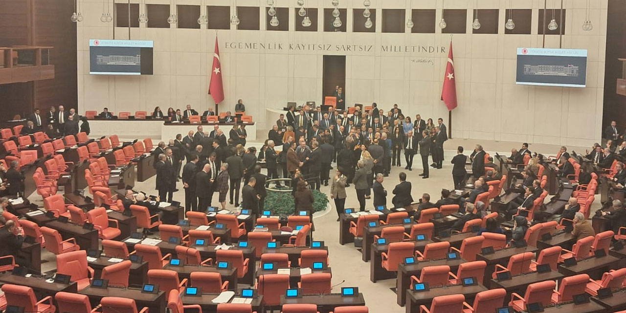 Olmayan AKP'li vekil adına oy kullanıldı!: 'Ahlaksızlıktır!'