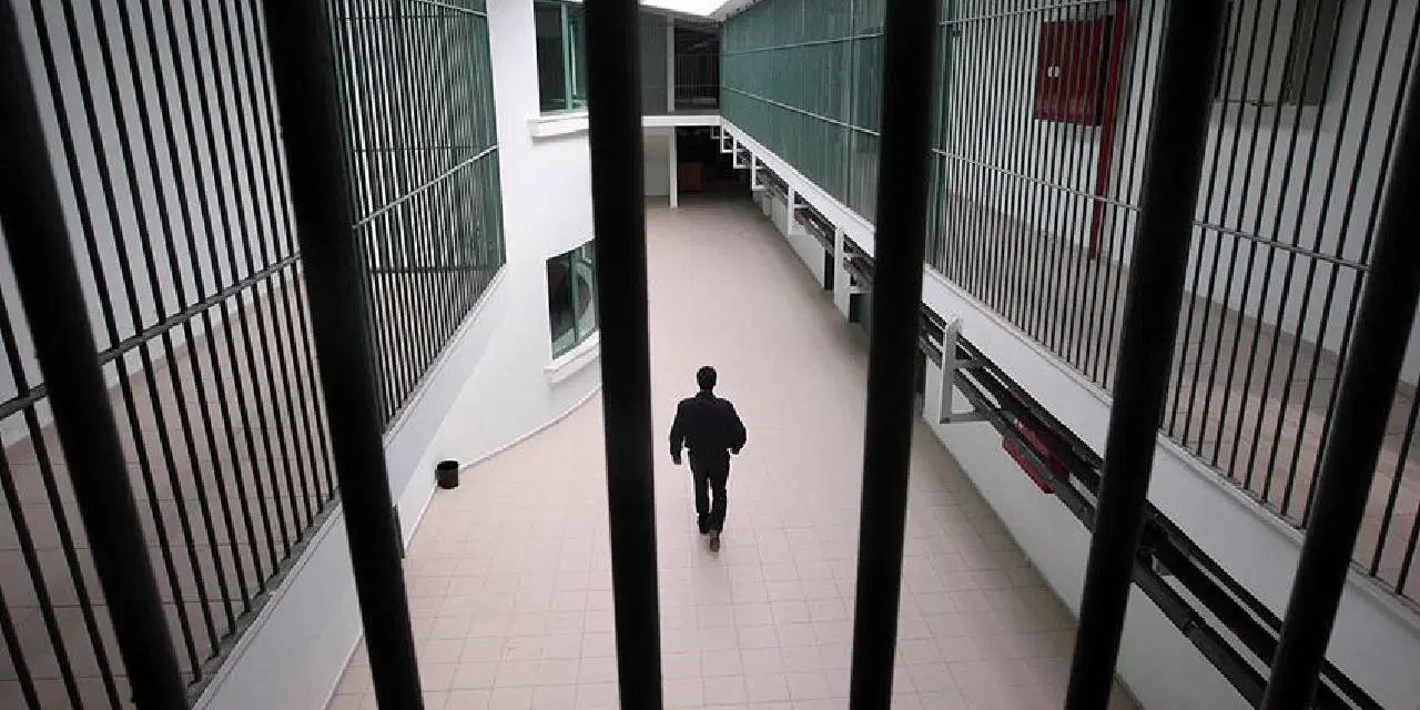 Cezaevinde çıkan tartışma kanlı bitti: 21 hükümlü hastaneye kaldırıldı!