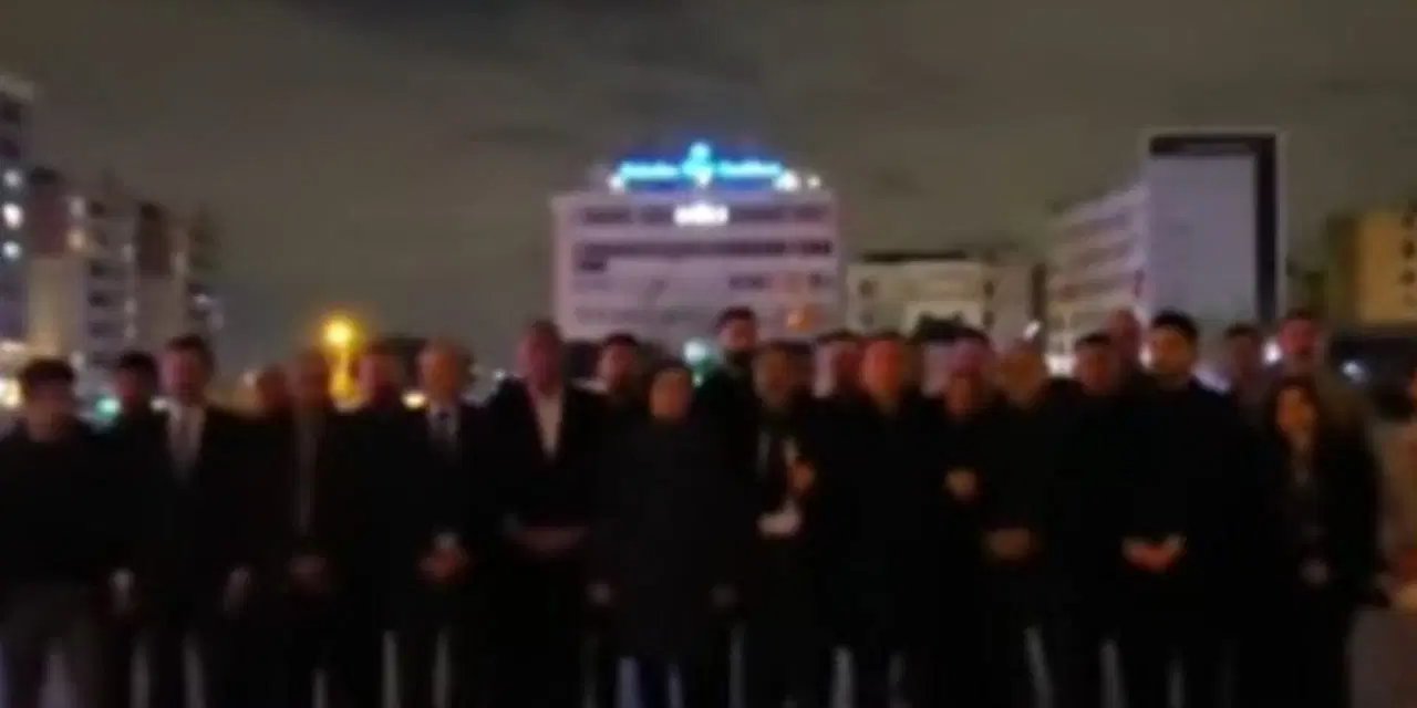 CHP’nin Bağcılar mitingi öncesi hazırlıklar sürerken meydanın elektriği kesildi