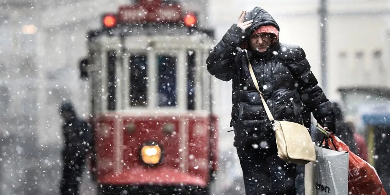 AKOM'dan İstanbul için 'çifte tehlike' uyarısı: Kar ve fırtına geliyor!