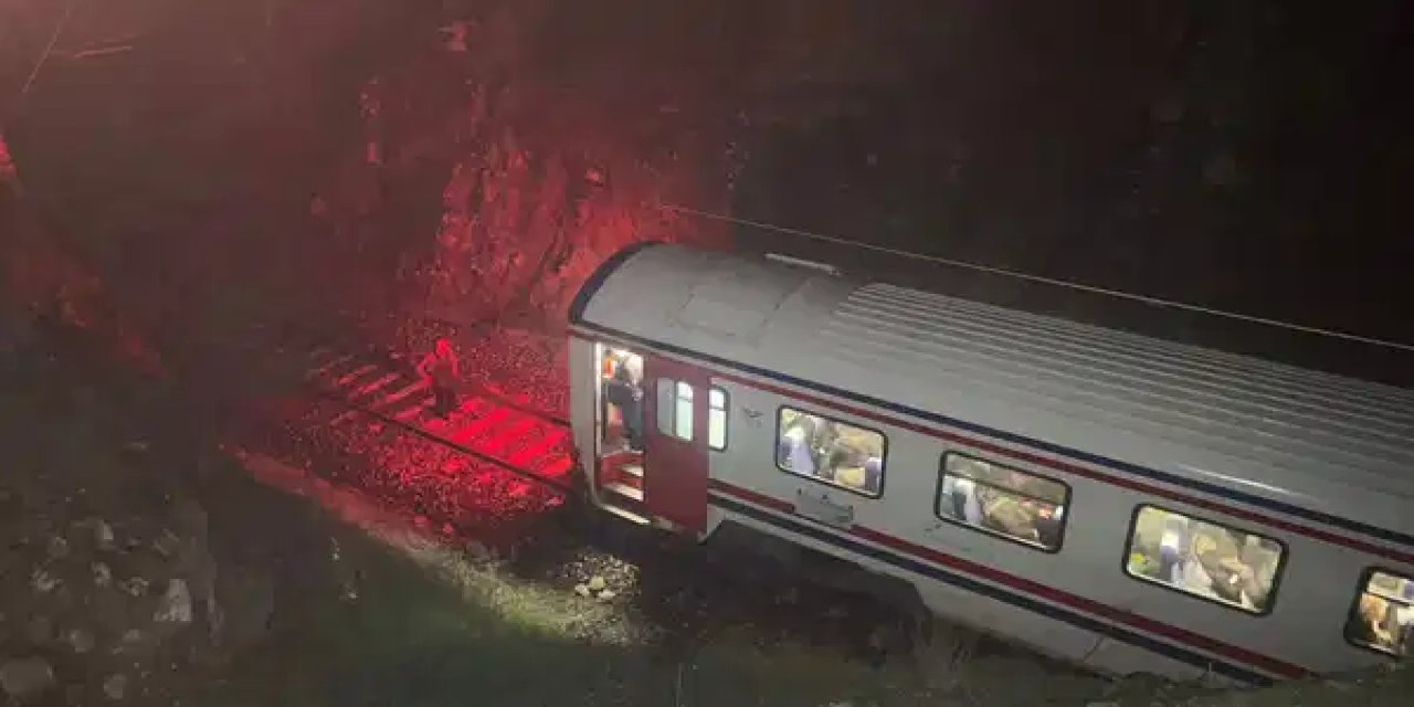 150 yolcu bulunan tren raydan çıkmıştı: Ulaşım normale döndü