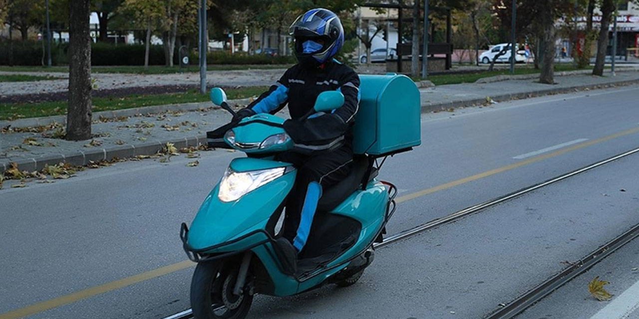 Kuryelerin sürücü belgesinde değişiklik: Yaş sınırı yükseltildi