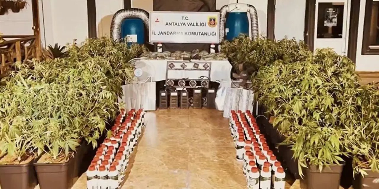 Bakan Yerlikaya duyurdu: Jandarma, son iki haftada 6 milyon uyuşturucu hap ve 270 kilogram uyuşturucu ele geçirdi!