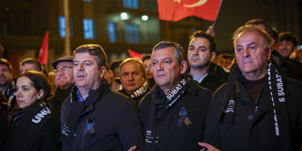 6 Şubat depremlerinin 3. yılı... Özgür Özel, Adıyaman’da sessiz yürüyüşe katıldı