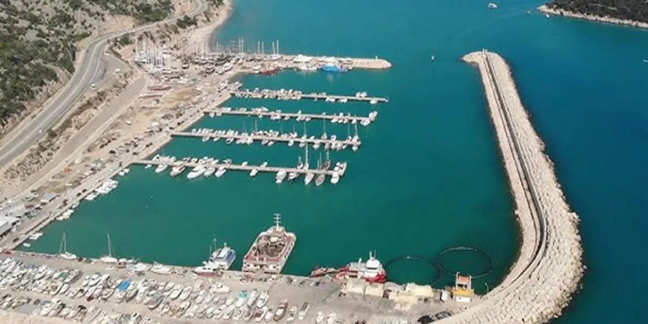 Antalya Balıkçı Barınağı’nda kayyım isyanı