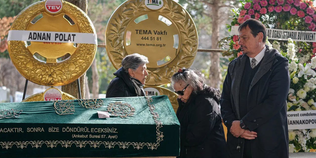 Ergin Ataman'ın annesi son yolculuğuna uğurlandı