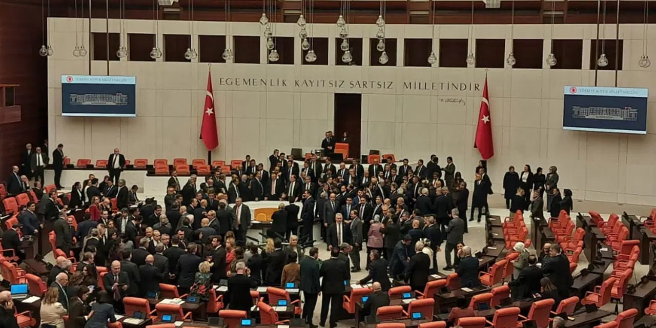 TBMM’deki arbede ve yeni atamalar dünya basınında: 'Operasyonlara öncülük eden savcı bakan olarak atandı'