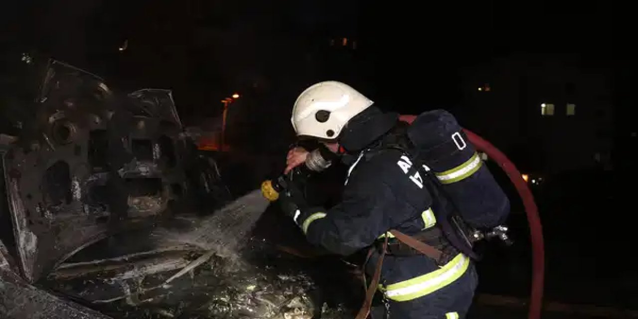 Tartıştığı kız arkadaşı ve annesinin araçlarını kundakladı: Konuşmama hakkını kullandı!