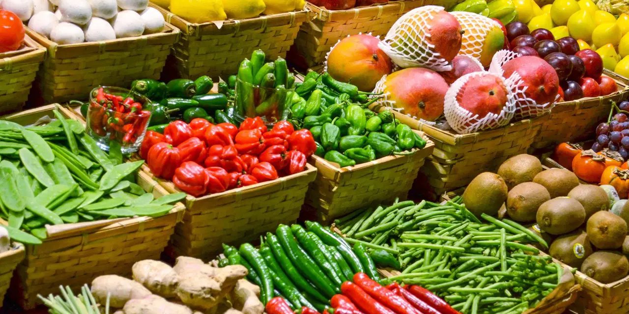 Meyve fiyatları uçuşa geçti: Tarımda yılın zam şampiyonu belli oldu!