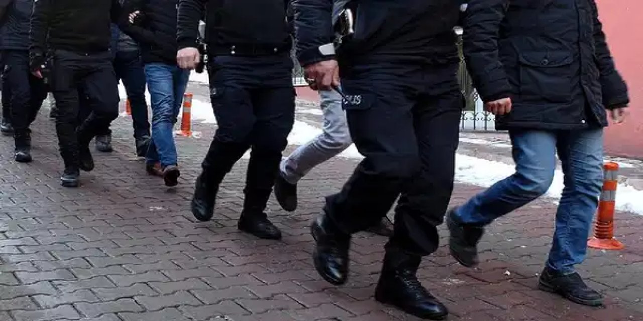 8 ilde FETÖ operasyonu: 16 kamu görevlisi gözaltına alındı!