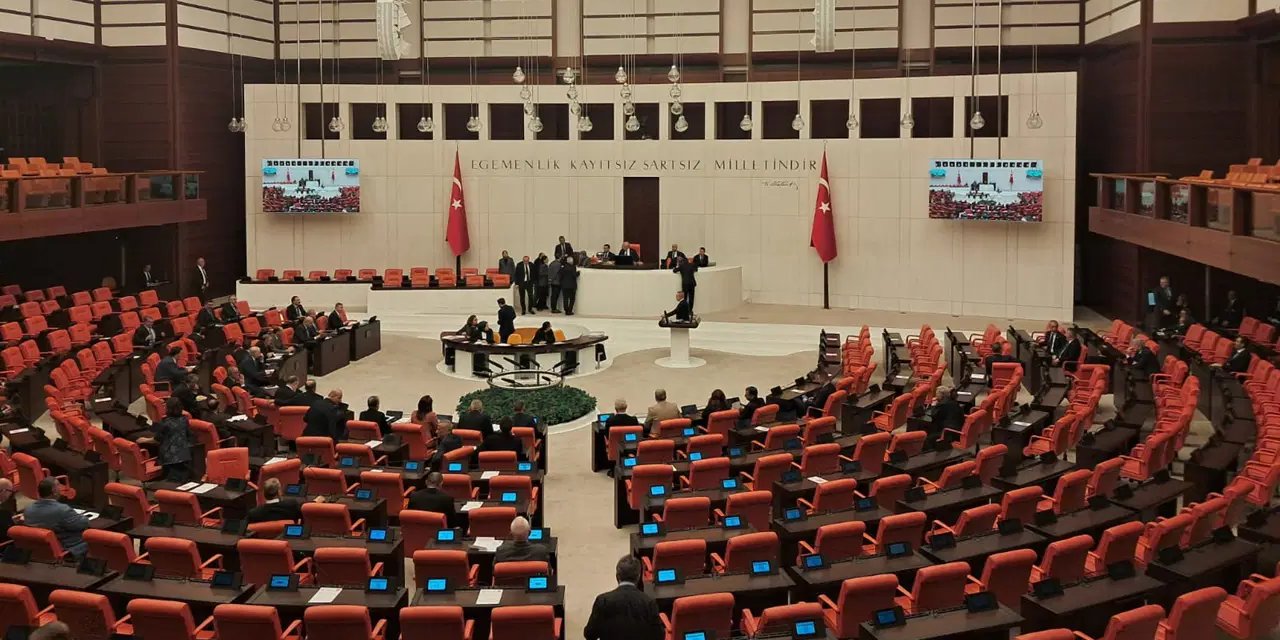 AKP'li vekillerden ikinci 'yoklama' skandalı: Meclis Başkanvekili Celal Adan'dan sert tepki geldi!