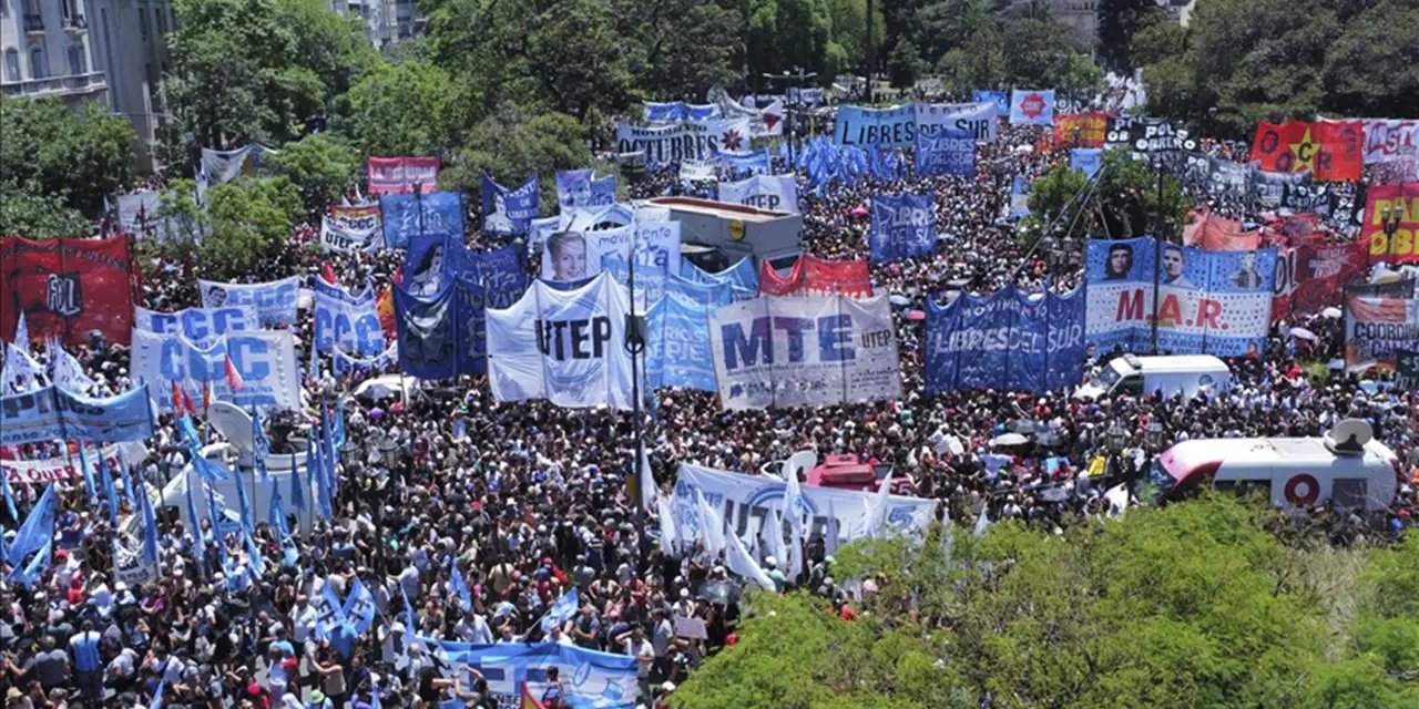Arjantin’de 'genel grev' ilan edildi... İşçiler 'kölelik' düzenlemelerine karşı sokakta!