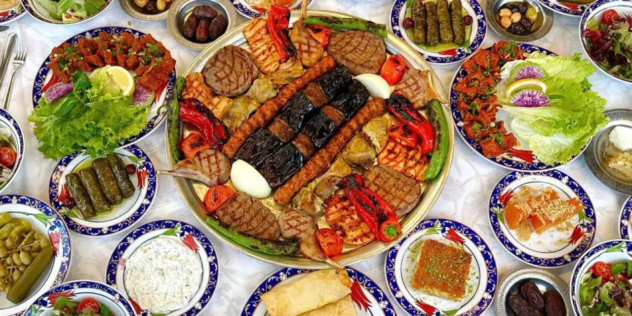 Diyanet'tin cuma hutbesinde 'Ramazan' mesajı: Akıllara Saray bürokratının sofrası geldi