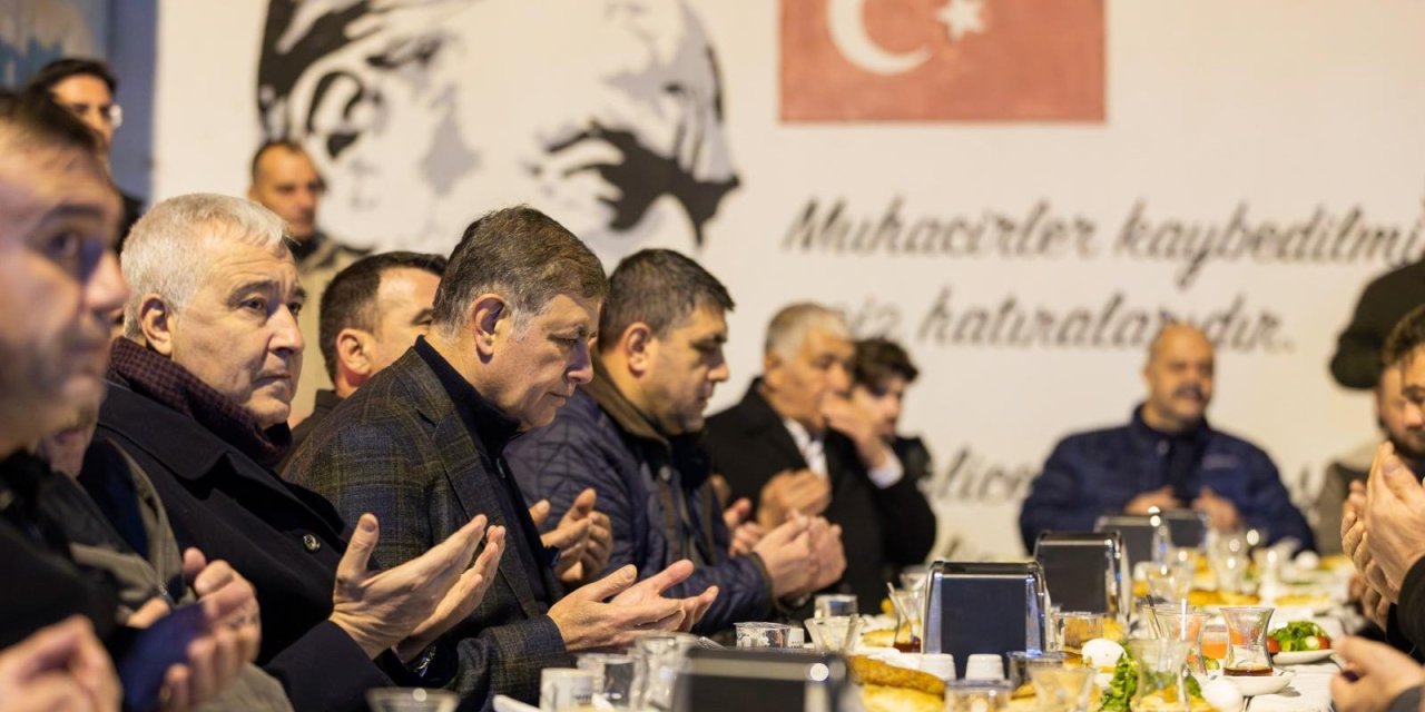 Başkan Tugay Kemalpaşalılarla sahur sofrasında buluştu