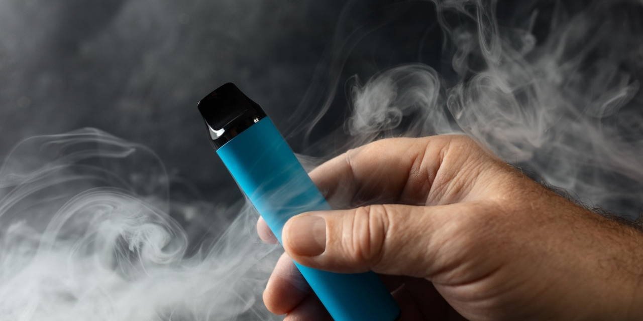 Uzmanından kritik uyarı: ‘Elektronik sigarada duman olmaması, zararını yok etmez’