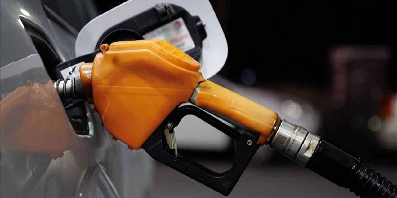 Akaryakıt fiyatlarına tarihi zam: Motorinin litre fiyatı 70 TL'ye dayanacak!