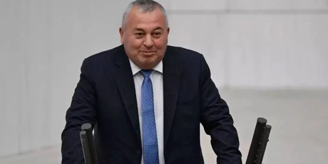 CHP'li Cemal Enginyurt trafik kazası geçirdi!