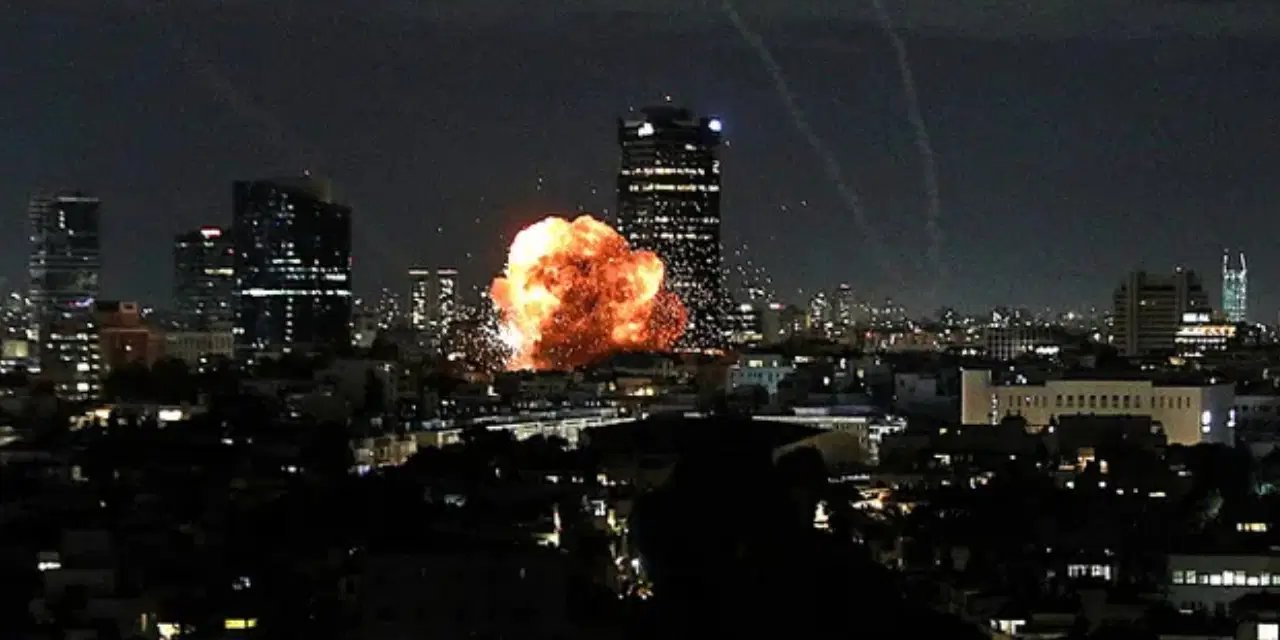 İran'da patlama sesleri duyuldu: Hava savunma sistemleri devreye girdi