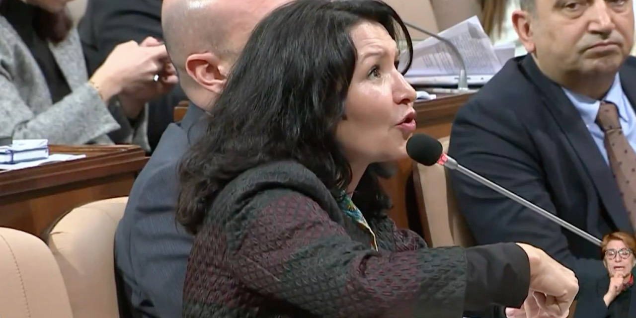 İBB Meclisi’nde TRT tepkisi: ‘Ayakkabı kutularında paralar bulunmuş olsaydı…’