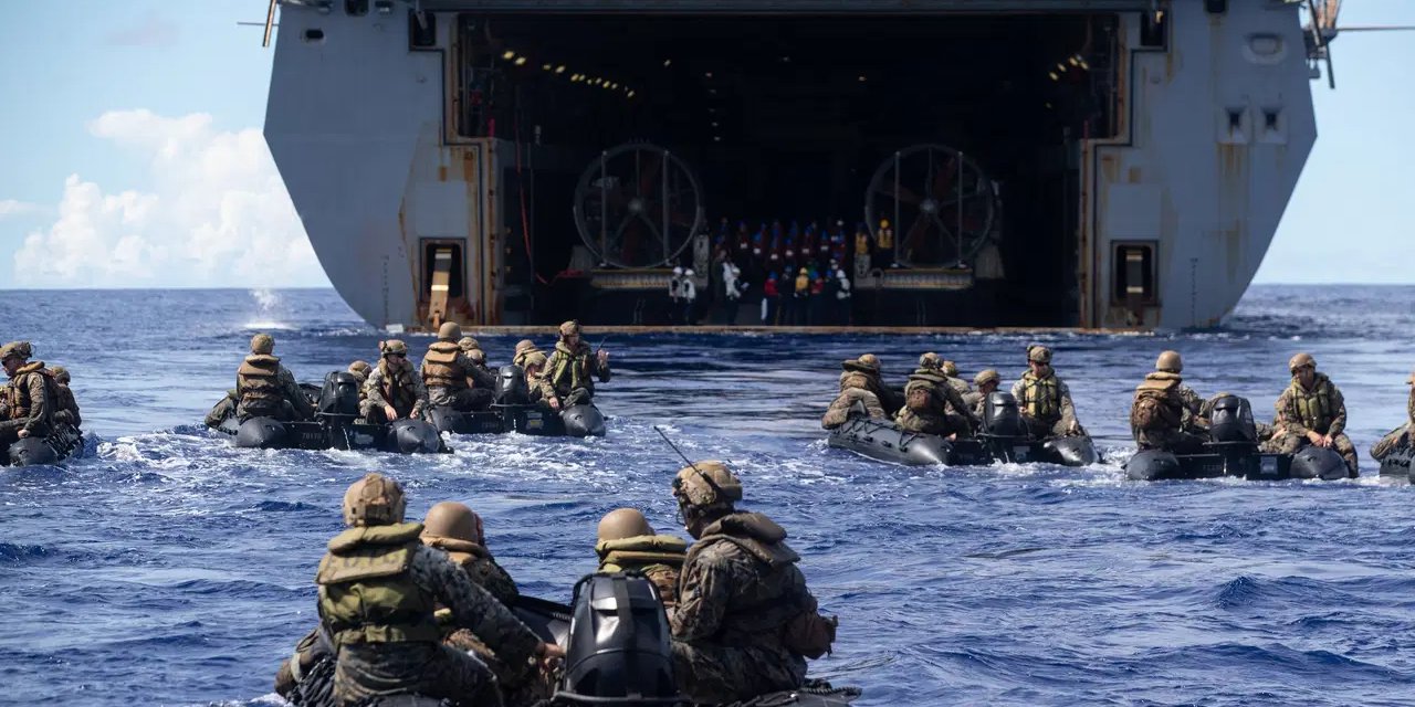 Amfibi hücum gemisi bölgeye ilerliyor: ABD deniz piyadeleri İran yolunda