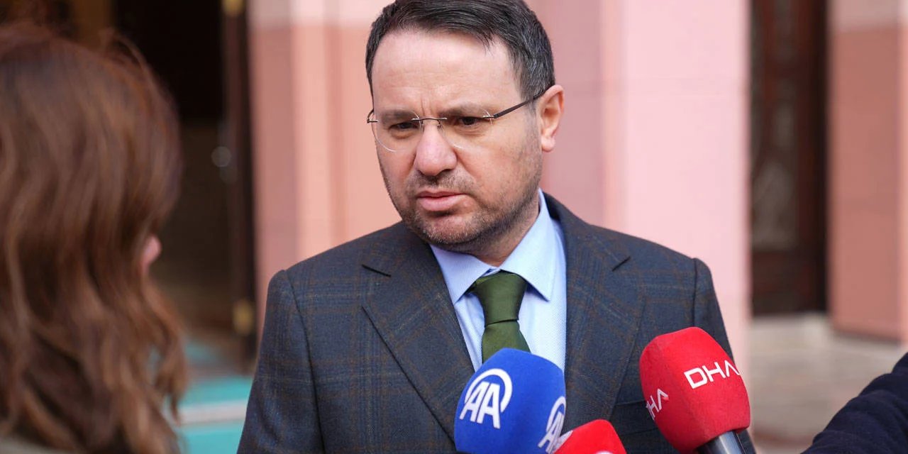 Akın Gürlek: Meydanlarda ismimizin yuhalatılması hoş değil, sonuçta ailemiz var