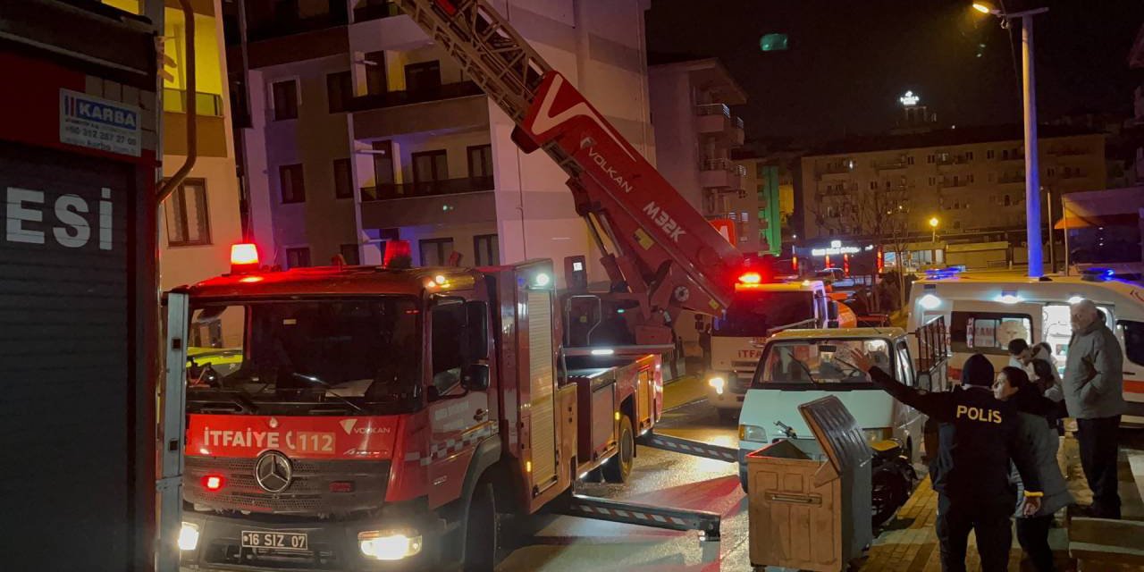 Bursa'da 5 katlı binada korkutan yangın!