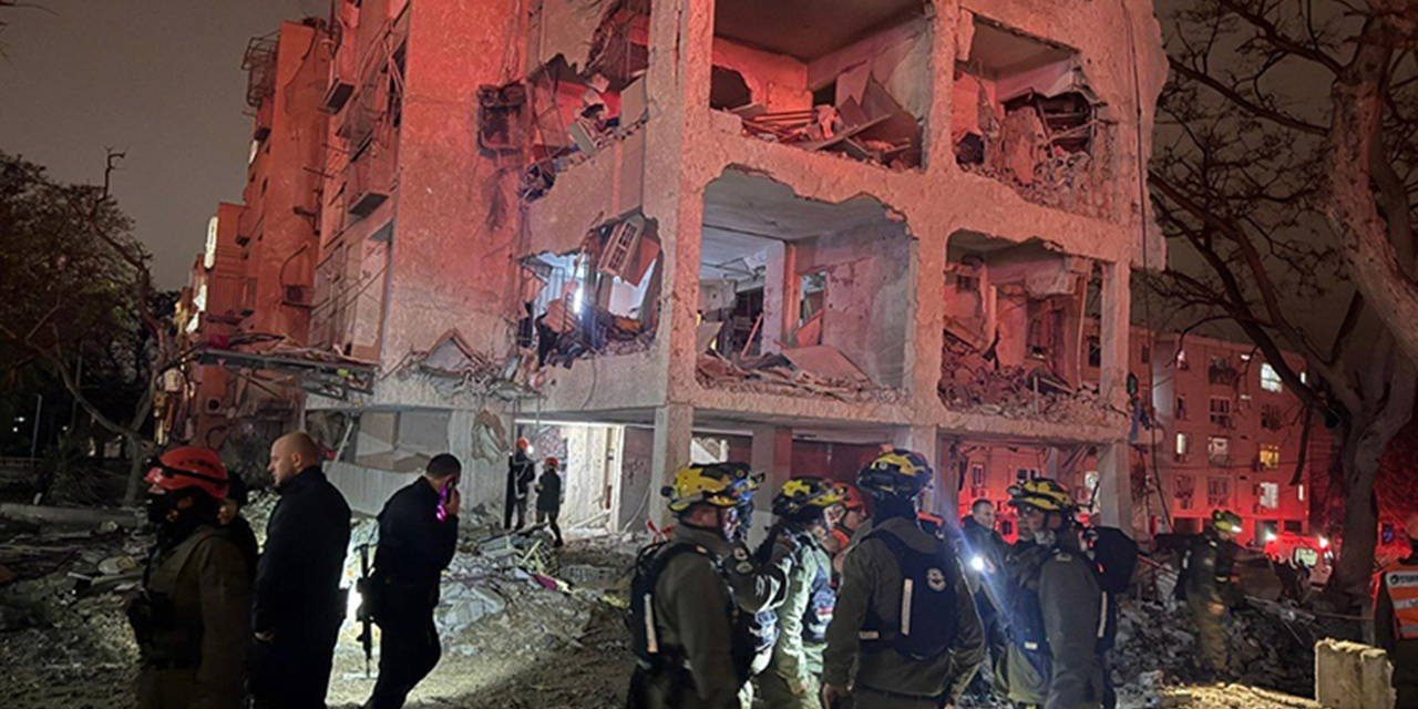 İran, İsrail'in Arad kentini de vurdu: Çok sayıda yaralı var!