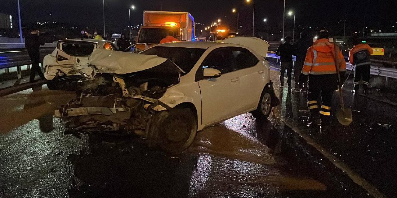 İstanbul'da zincirleme kaza: 8 araç birbirine girdi, yaralılar var!