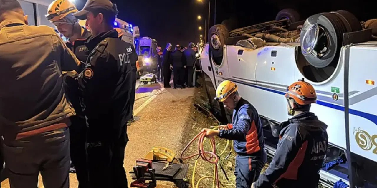 Antalya’da cezaevi servisi şarampole devrildi: 16 infaz koruma memuru yaralandı